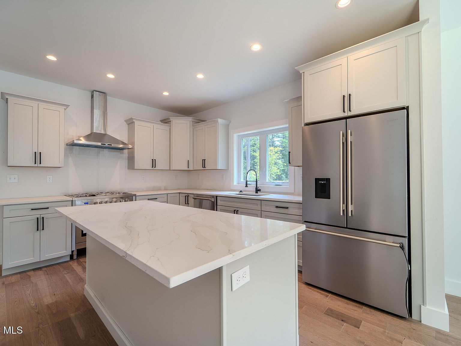 233 Pinewood Dr Schenectady, NY 12303 - Thumbnail 4