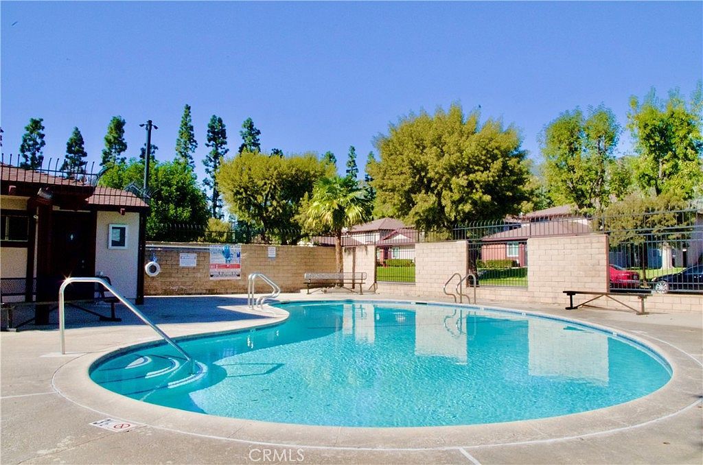 1126 W Calle De La Luna APT 4 Azusa, CA 91702 - Thumbnail 4