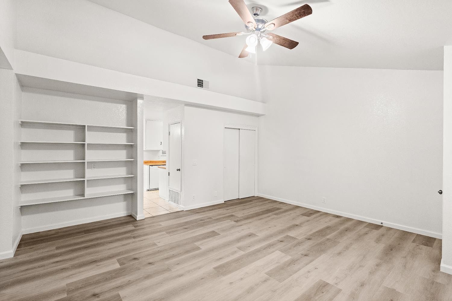 9133 Newhall Dr APT 68 Sacramento, CA 95826 - Thumbnail 4