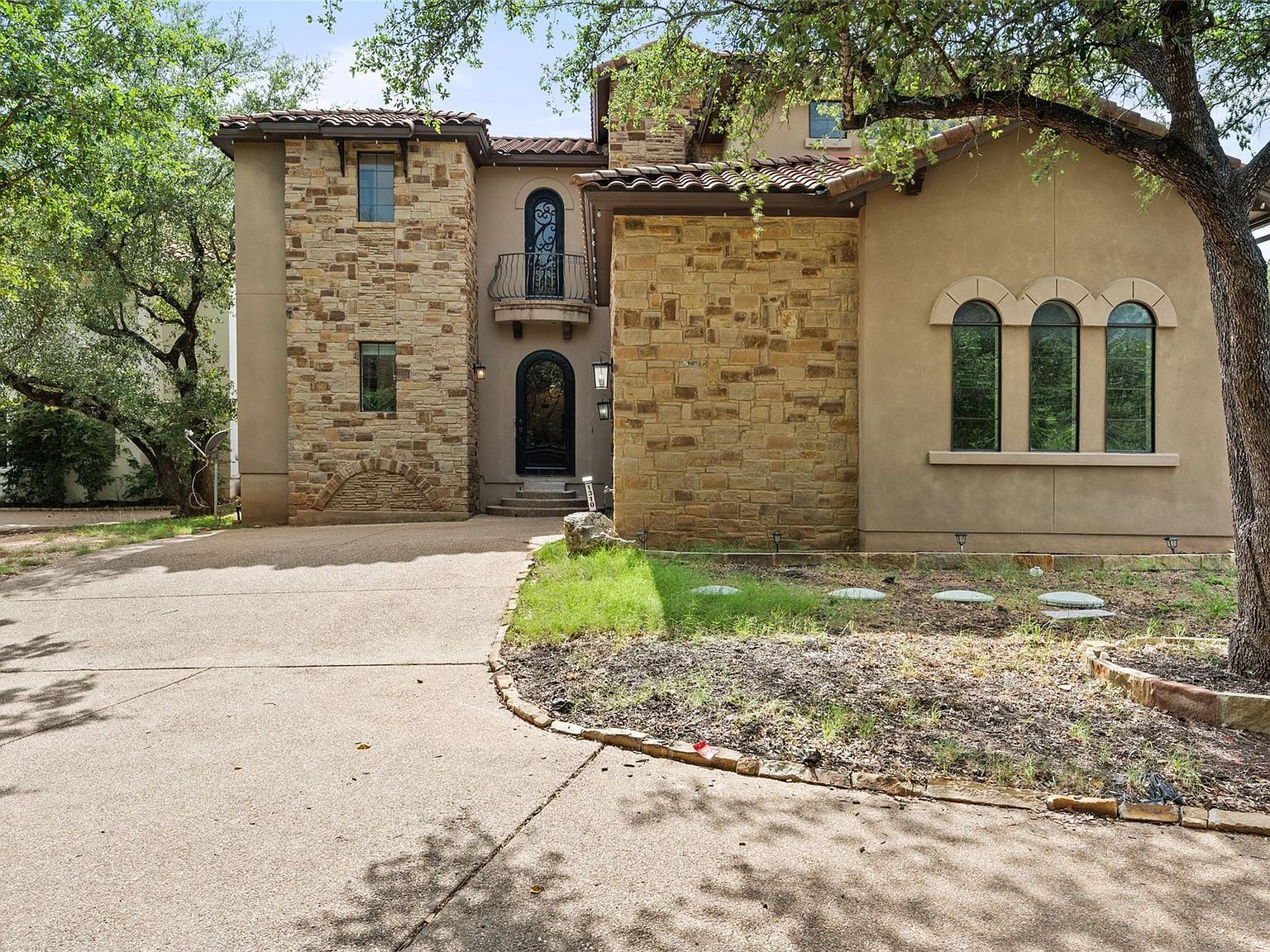1310 Minnie Dr Austin, TX 78732 - Thumbnail 4