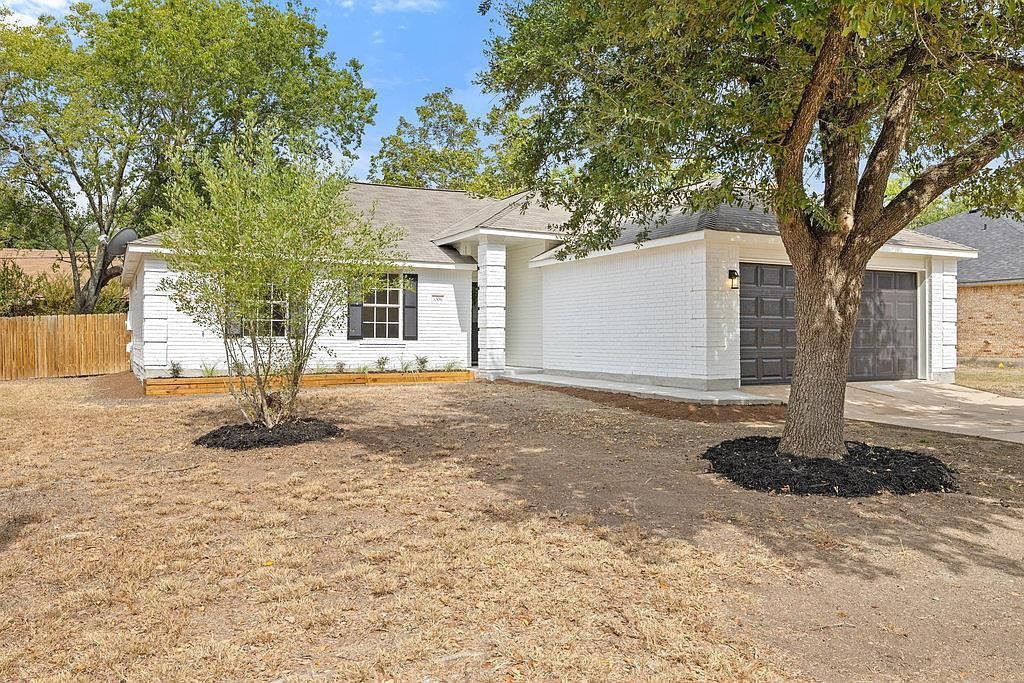 1006 Cottonbowl Dr Taylor, TX 76574 - Thumbnail 4