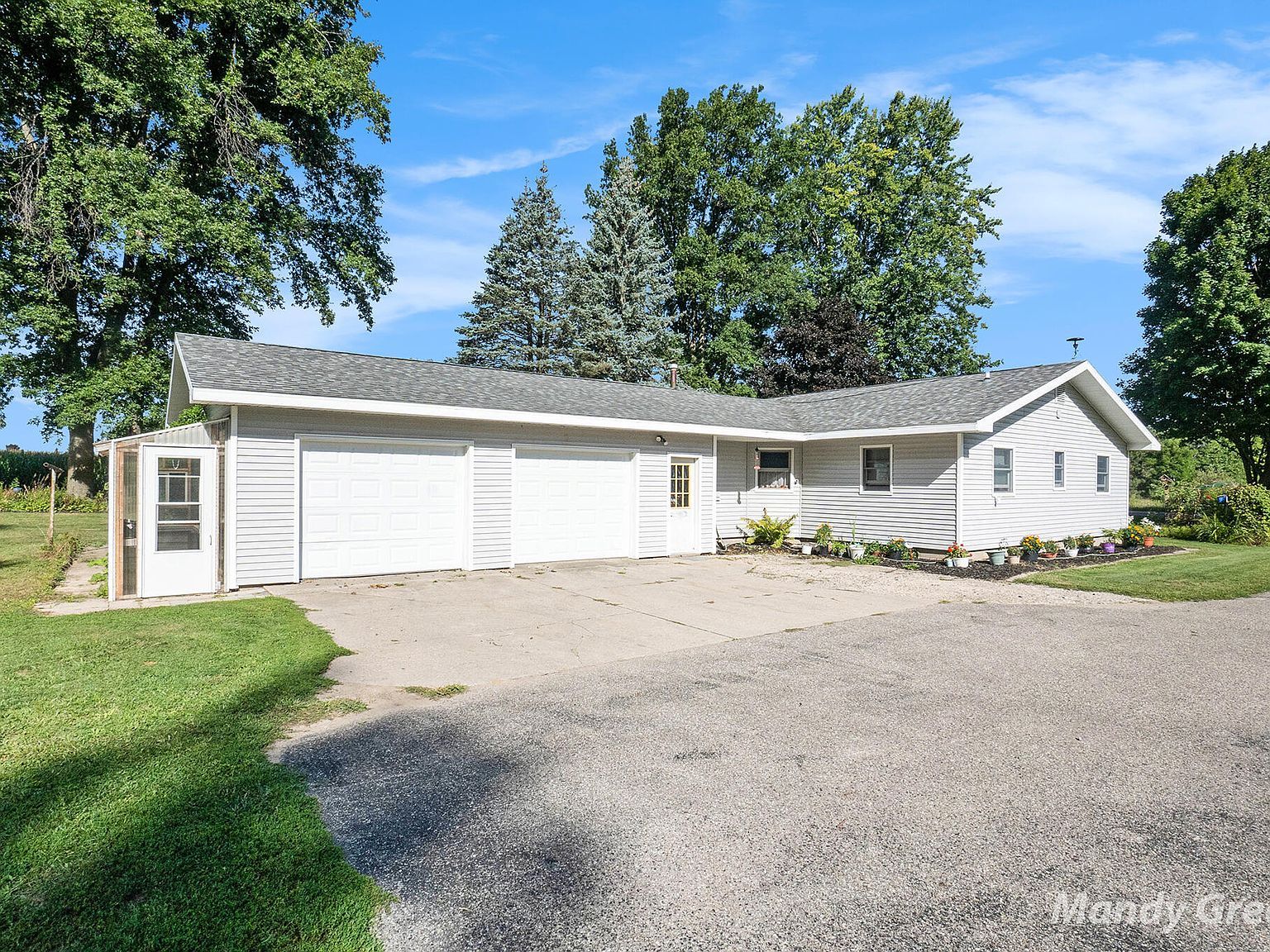 1890 E Coral Rd Edmore, MI 48829 - Thumbnail 4