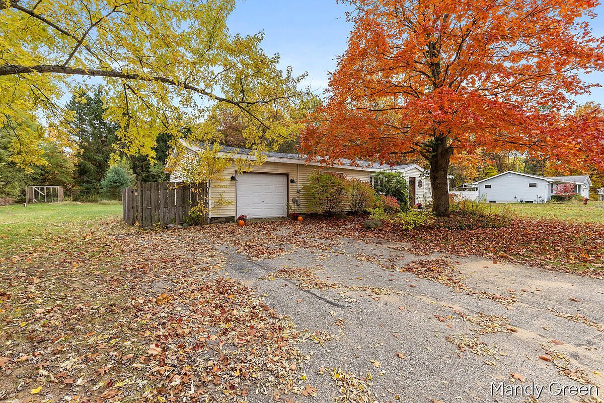 10551 W Harlow Rd Greenville, MI 48838 - Thumbnail 4