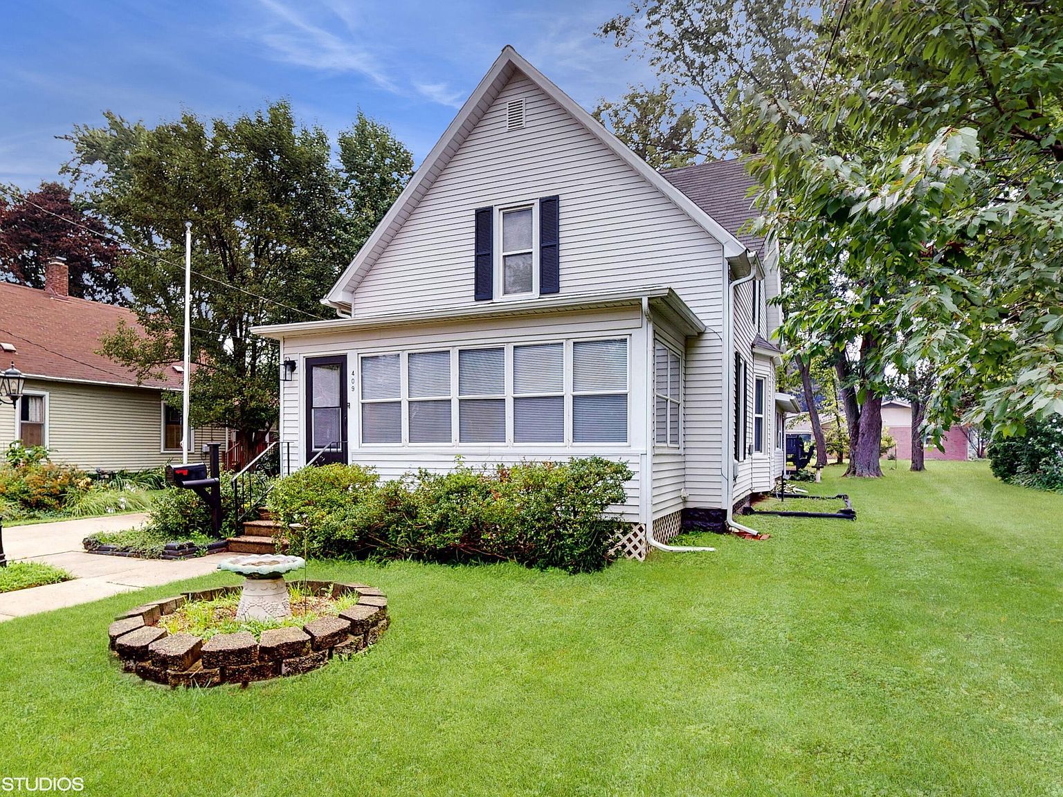 409 Oak St Three Oaks, MI 49128 - Thumbnail 4