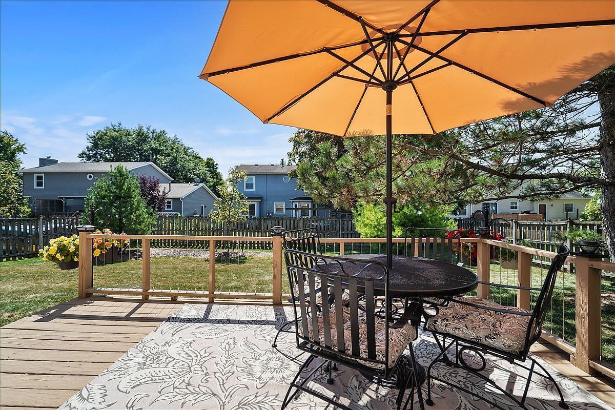 404 Lake Shore Cir Bloomington, IL 61704 - Thumbnail 4