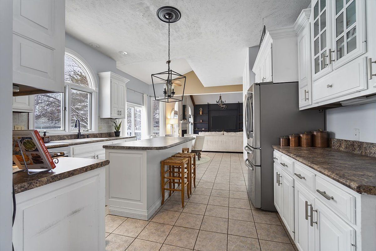 8 Stetson Dr Bloomington, IL 61701 - Thumbnail 4