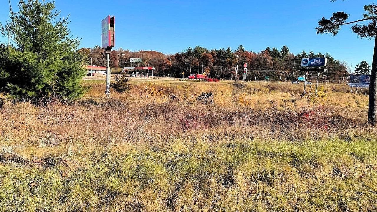 630 S Frontage Rd Wisconsin Dells, WI 53965 - Thumbnail 4