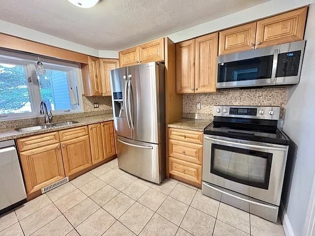 5 Tsienneto Rd UNIT 151 Derry, NH 03038 - Thumbnail 4