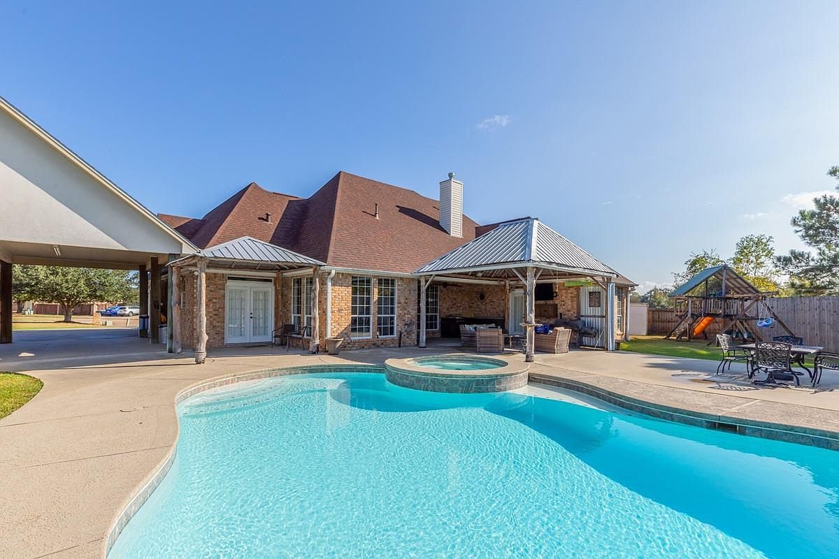 665 Winchester Dr Bridge City, TX 77611 - Thumbnail 4