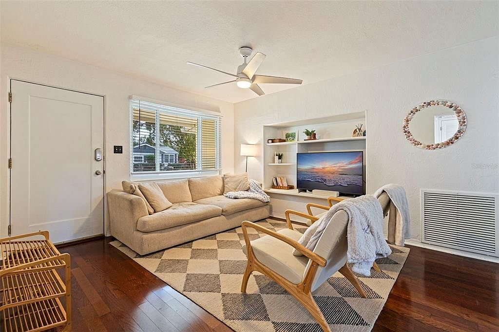 129 NW Lincoln Cir N Saint Petersburg, FL 33702 - Thumbnail 4