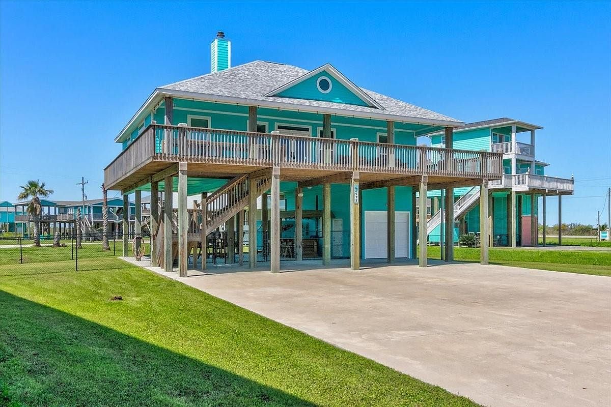 975 Tidelands Crystal Beach, TX 77650 - Thumbnail 4