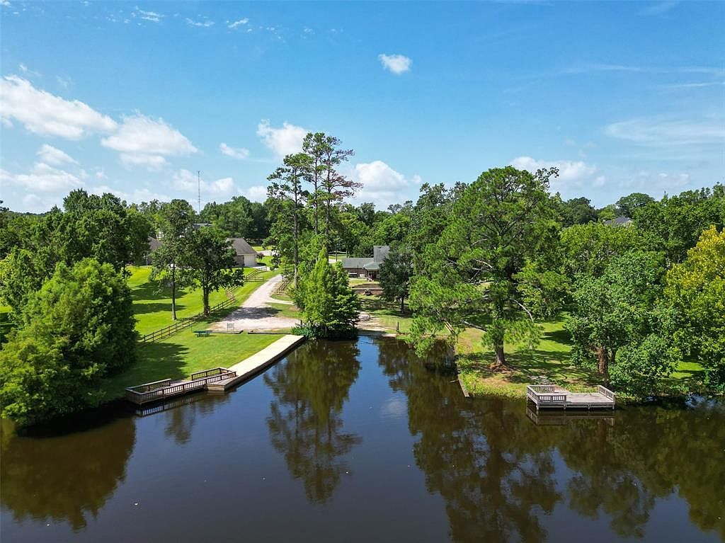 1572 Emerald Lakes Dr Willis, TX 77378 - Thumbnail 4