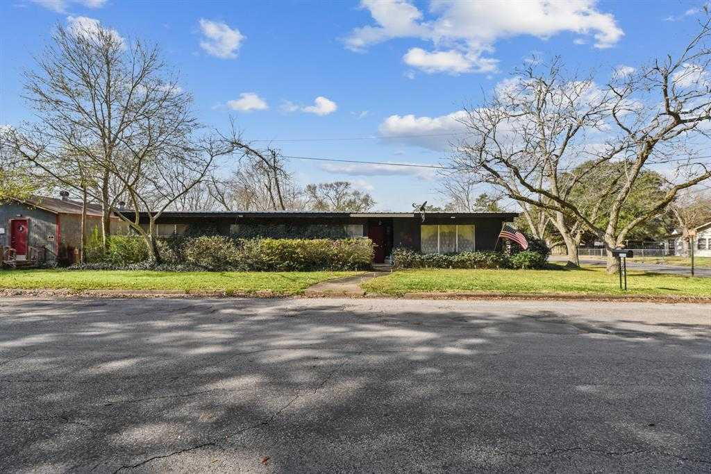 333 West Prairie Avenue, Eagle Lake, TX, USA, 77434 - Thumbnail 4