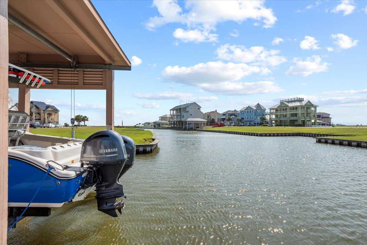 10 Half Moon, Hitchcock, TX, USA, 77563 - Thumbnail 4