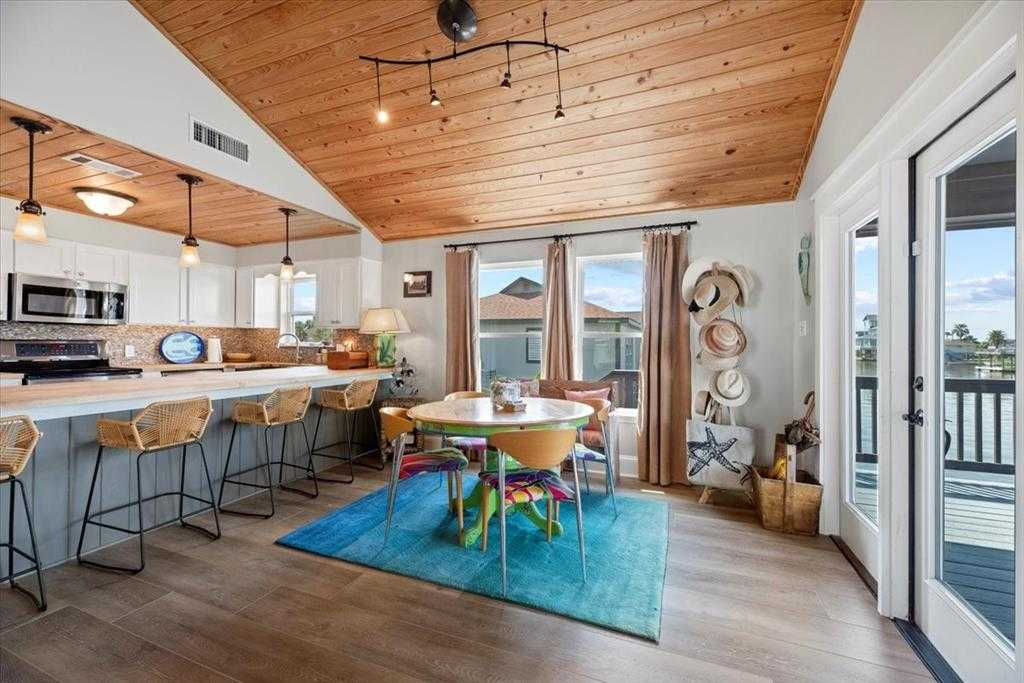 4229 Karankawa Way, Jamaica Beach, TX, USA, 77554 - Thumbnail 5