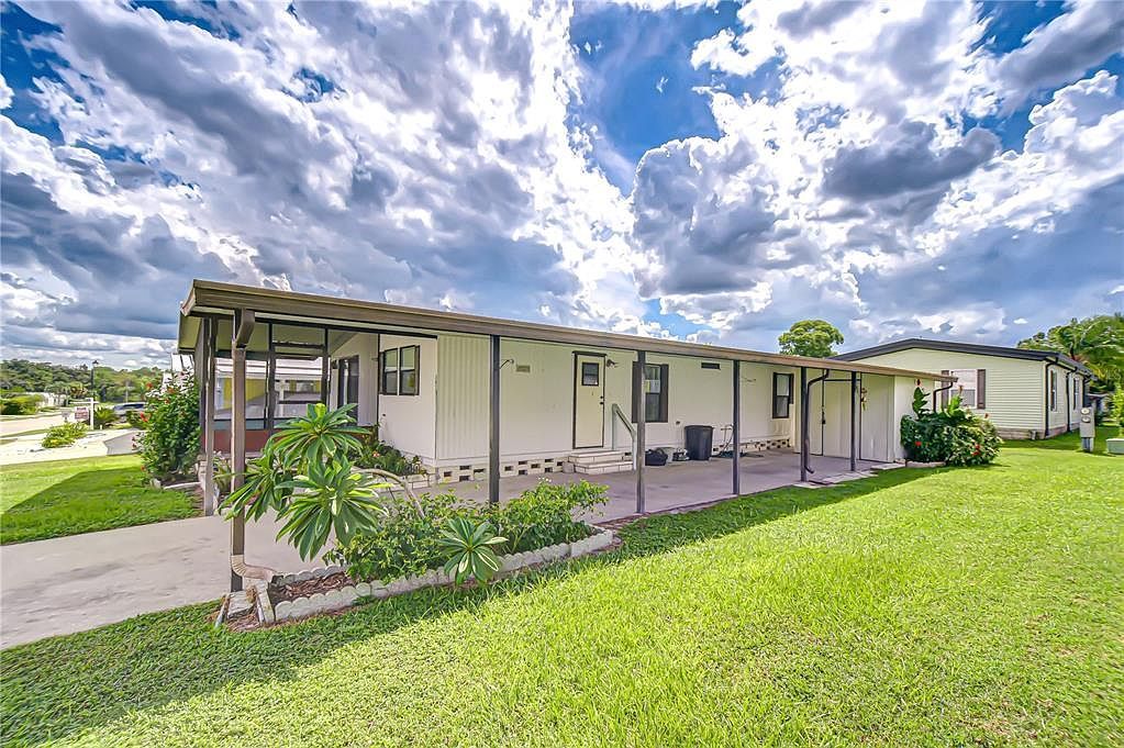 3931 Chris Dr Zephyrhills, FL 33543 - Thumbnail 4