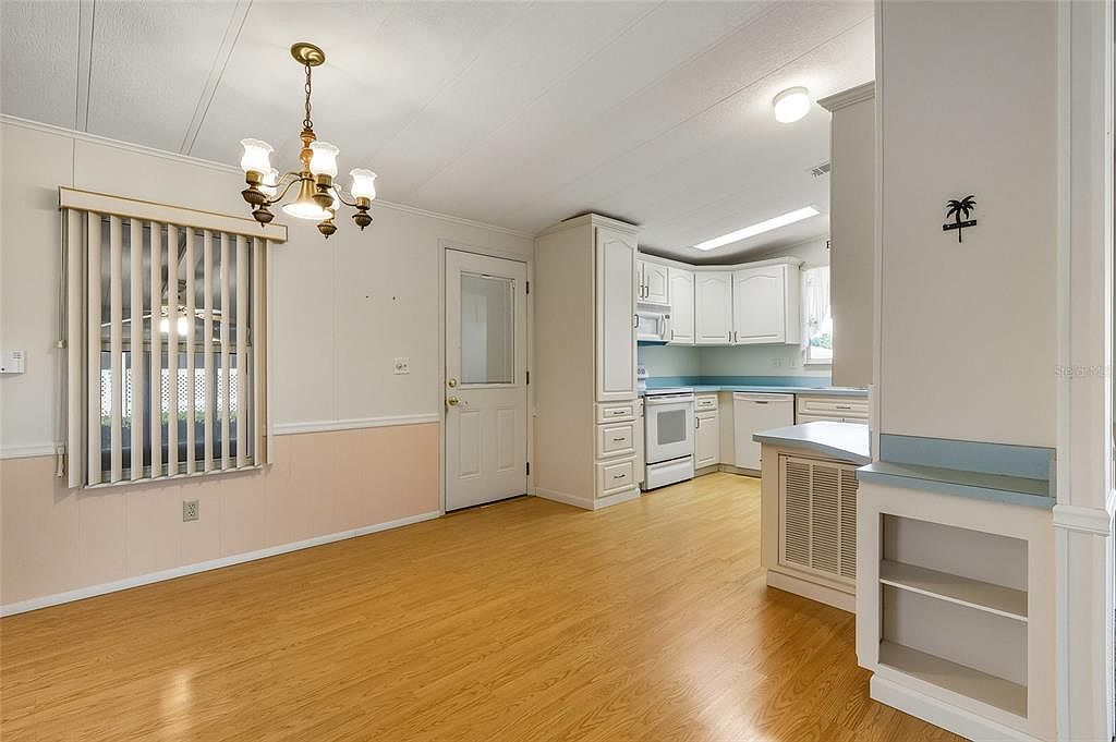 35912 Verano Ln Zephyrhills, FL 33541 - Thumbnail 4