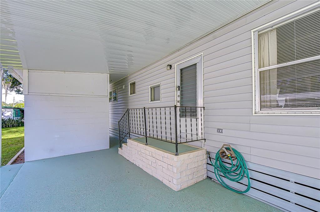 6128 Ridgewood Dr Zephyrhills, FL 33542 - Thumbnail 4