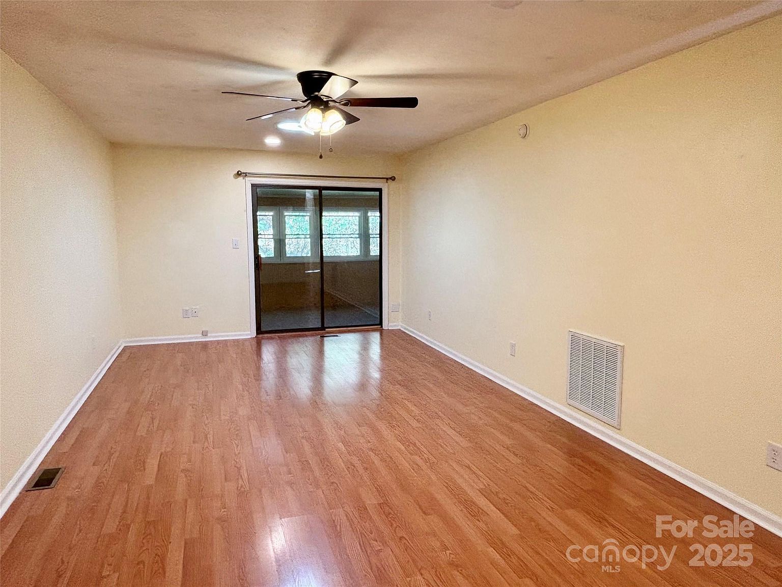 21 Loganwood Ln Etowah, NC 28729 - Thumbnail 4