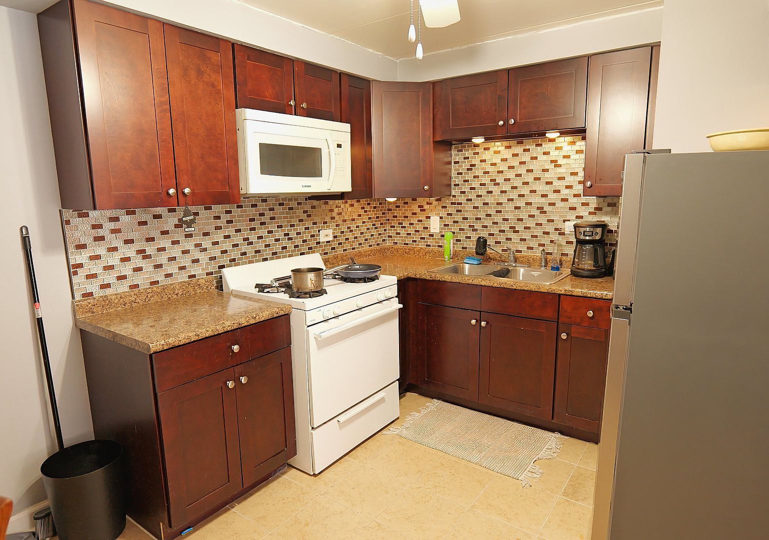 10811 S Lloyd Dr APT 3 Worth, IL 60482 - Thumbnail 4