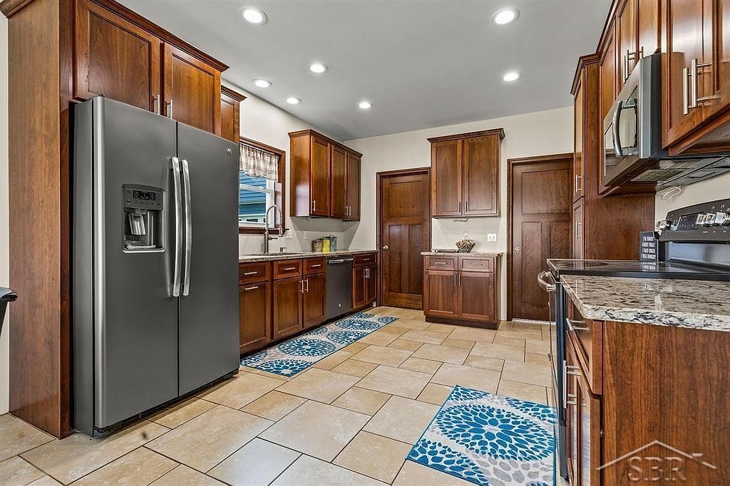 215 Water St Harbor Beach, MI 48441 - Thumbnail 4