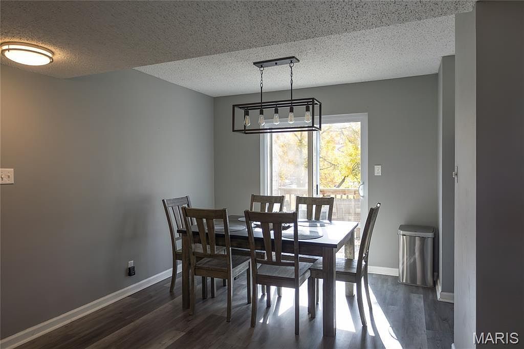 9206 Eager Rd Saint Louis, MO 63144 - Thumbnail 4