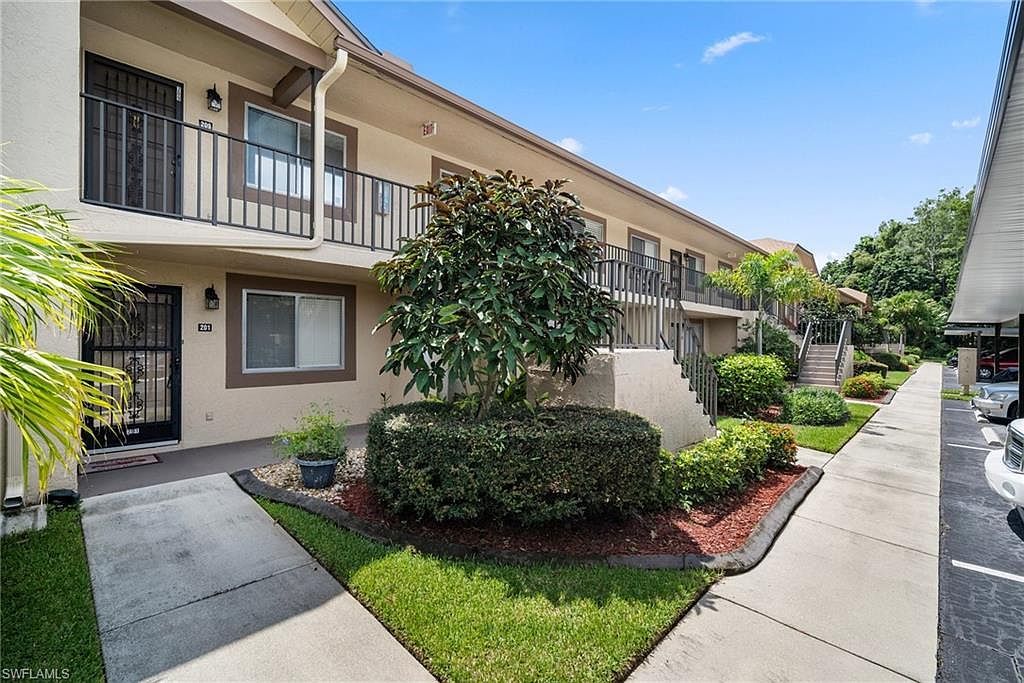 13090 Cross Creek Ct APT 210 Fort Myers, FL 33912 - Thumbnail 4