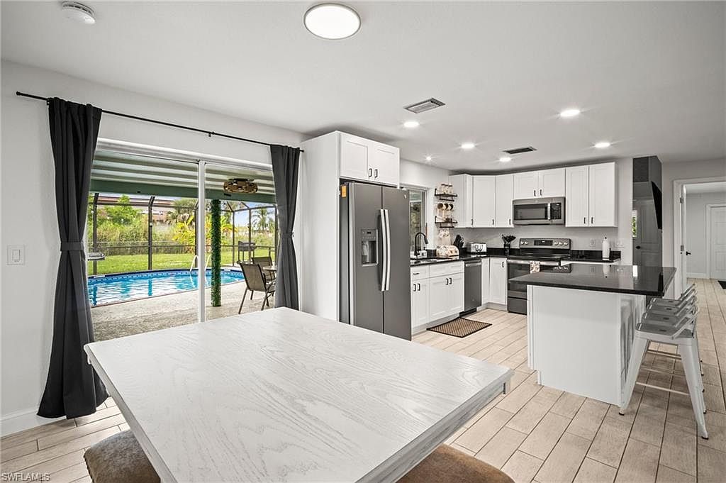 2001 Bahama Ave Fort Myers, FL 33905 - Thumbnail 4