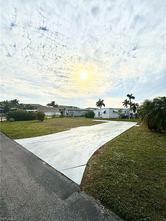 386 Tricia Ln Fort Myers, FL 33908 - Thumbnail 4