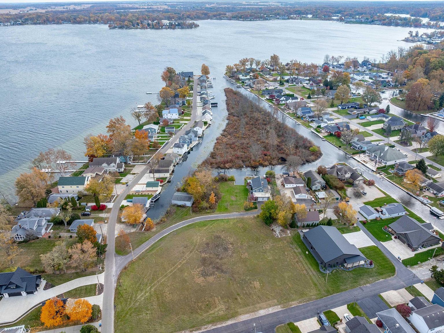 10492 N Elwood Ave Syracuse, IN 46567 - Thumbnail 4