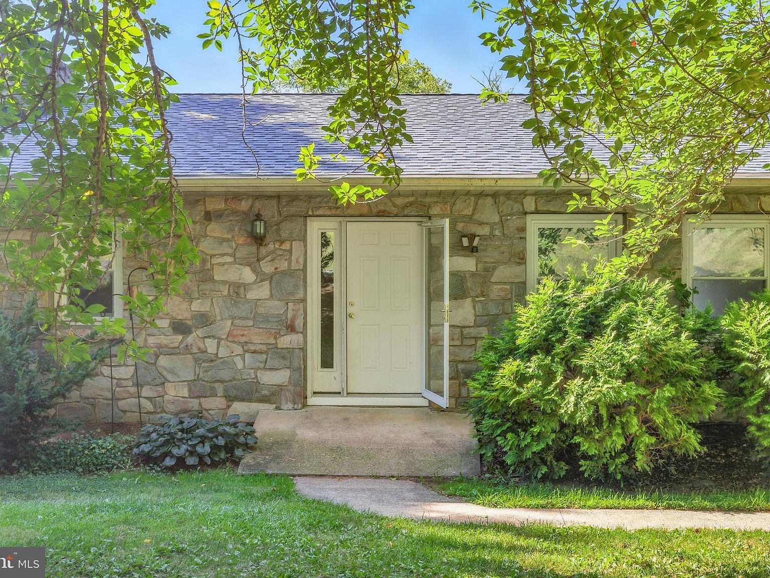 746 W Hoffecker Rd Pottstown, PA 19465 - Thumbnail 4