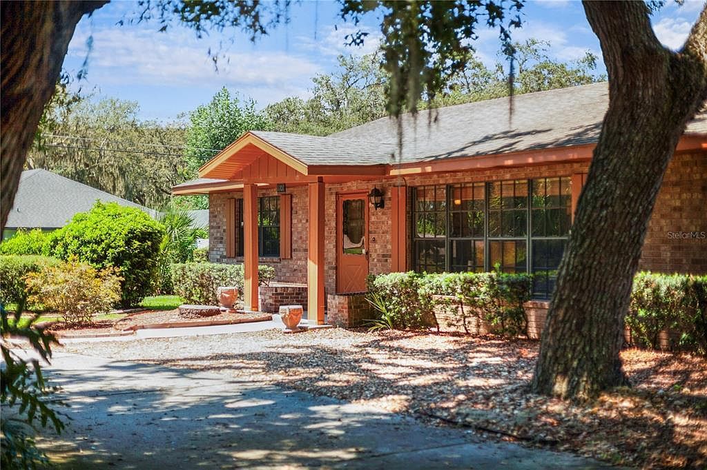 1101 N Valencia Ave Howey In The Hills, FL 34737 - Thumbnail 4