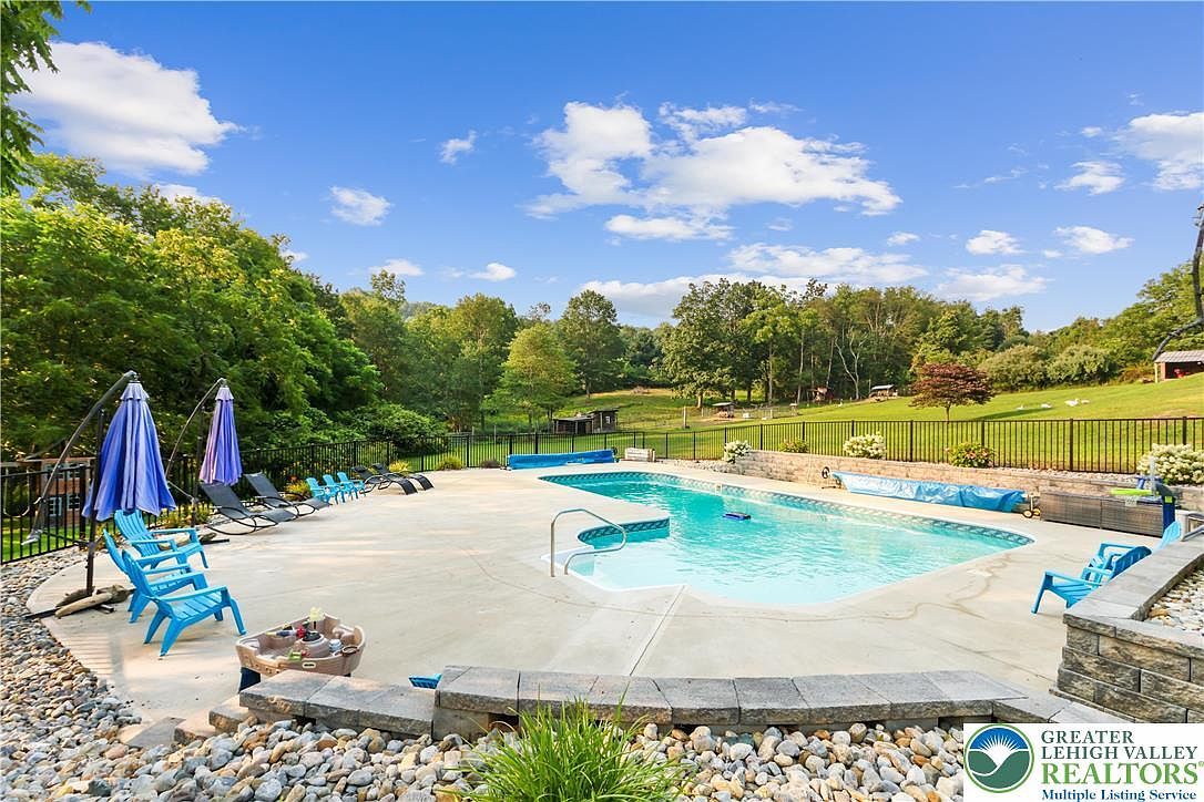 521 Greenview Dr Saylorsburg, PA 18353 - Thumbnail 4