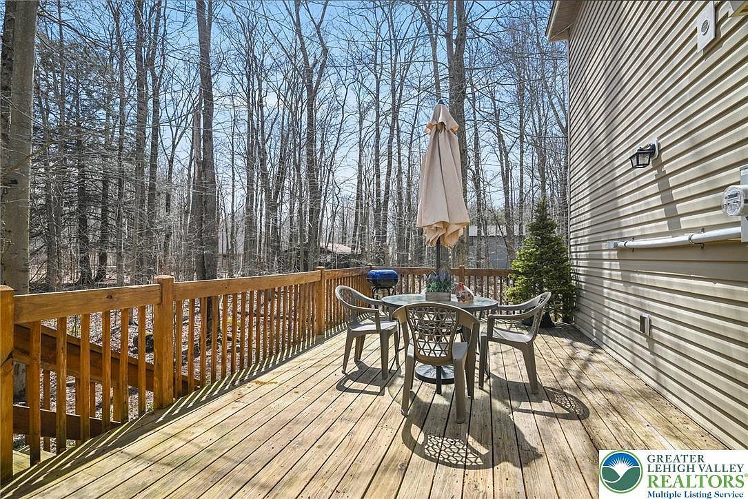 7148 Winnebago Dr Pocono Lake, PA 18347 - Thumbnail 4