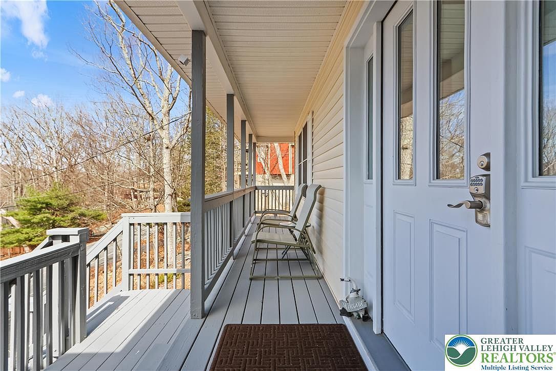 226 Regent St Bushkill, PA 18324 - Thumbnail 4