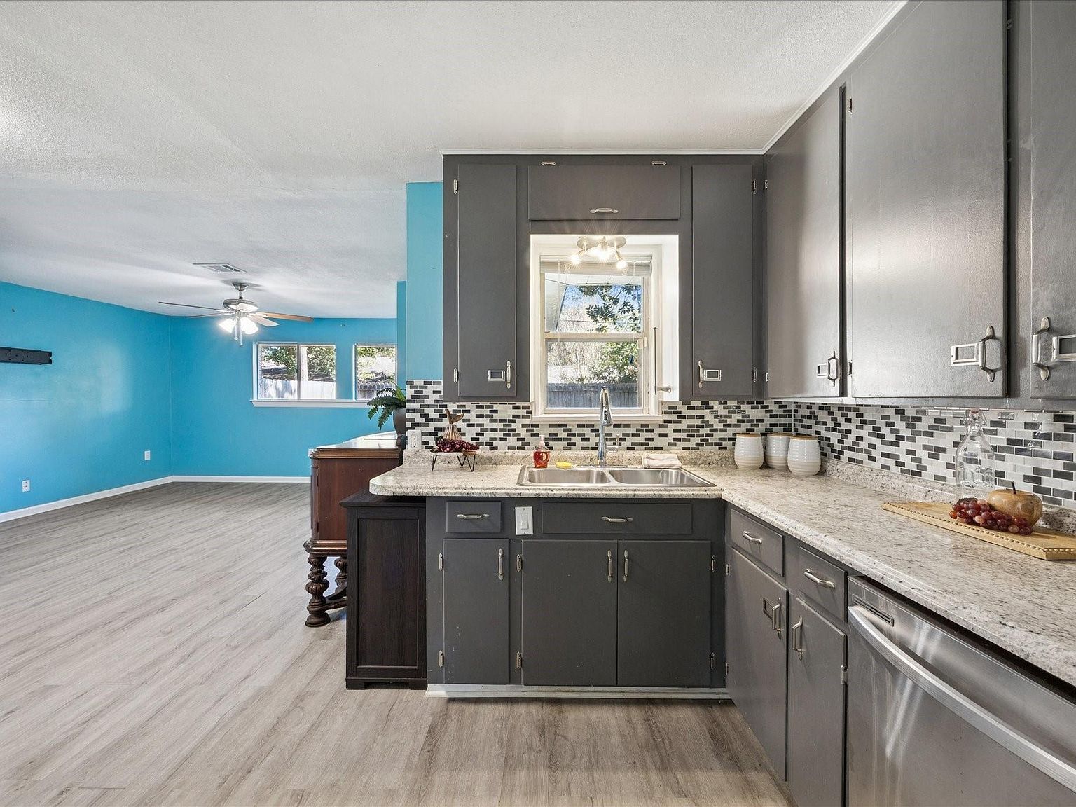 329 Robin St Deer Park, TX 77536 - Thumbnail 4