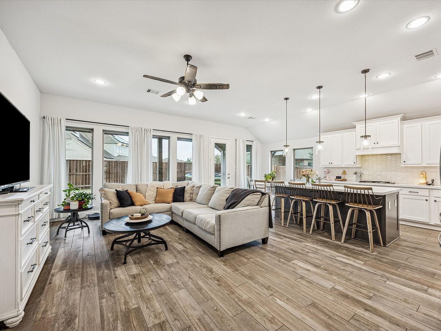 4527 Peloton Rd Iowa Colony, TX 77583 - Thumbnail 4