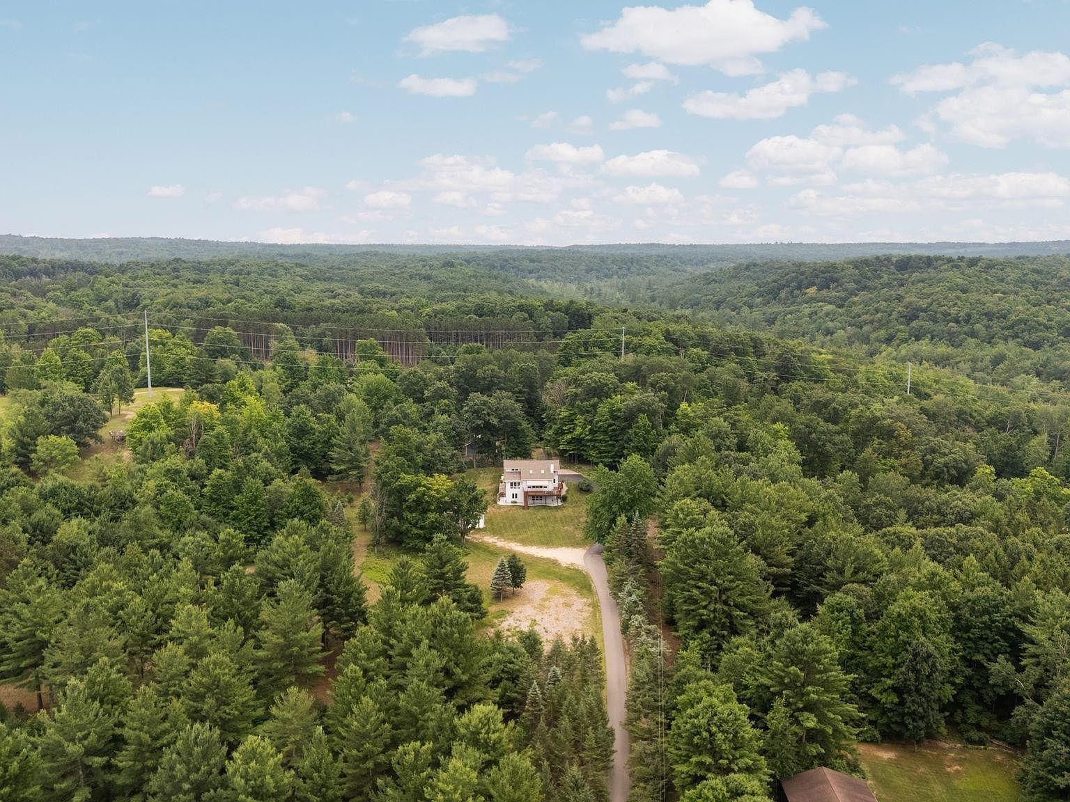 10746 Deal Rd Williamsburg, MI 49690 - Thumbnail 4