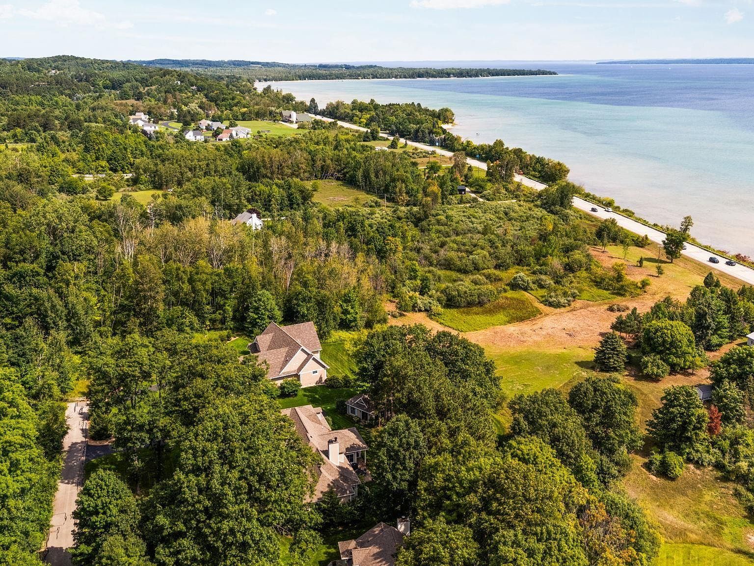 5380 S West Bay Shore Dr Suttons Bay, MI 49682 - Thumbnail 4