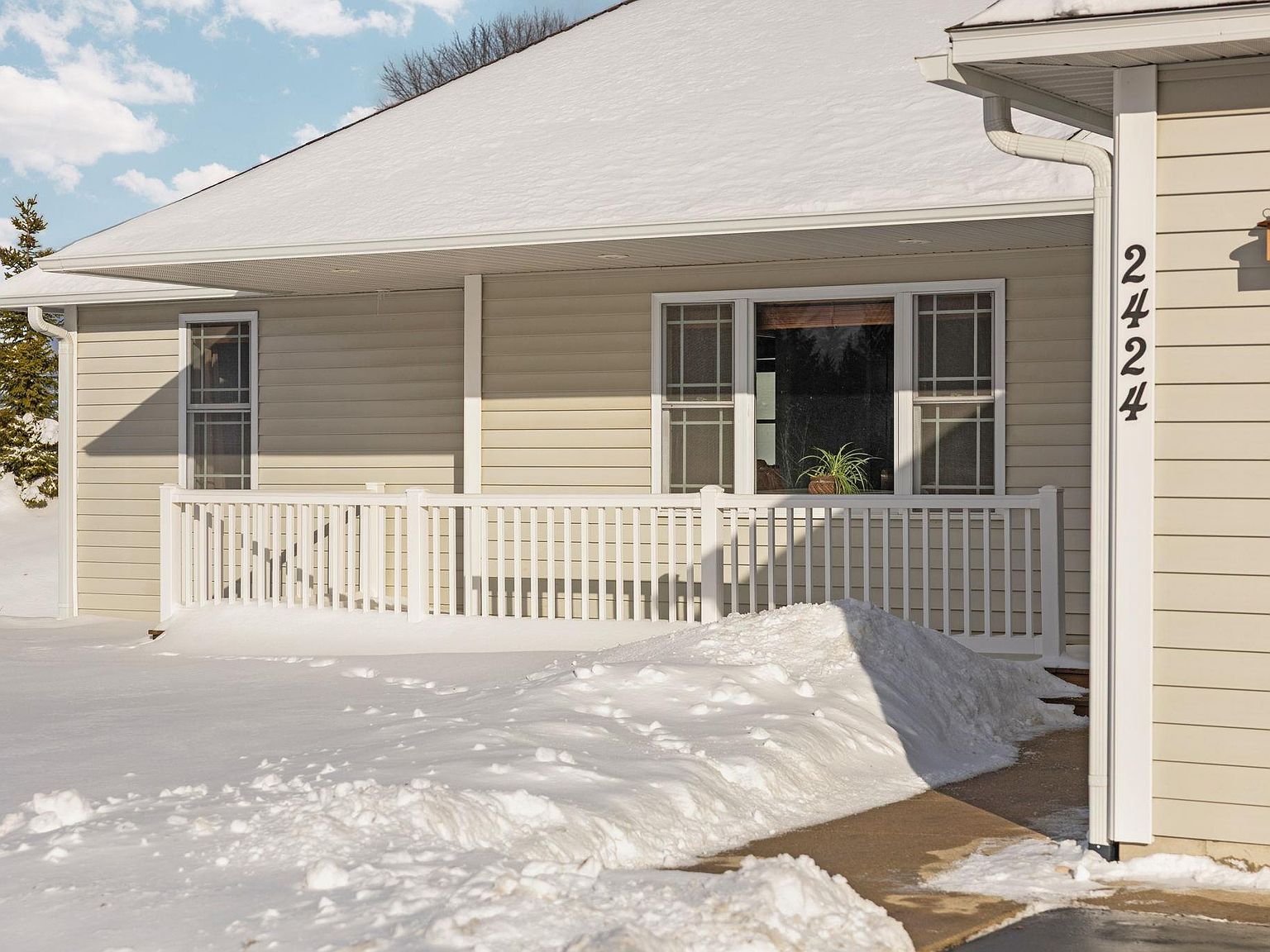 2424 Tyler Hills Dr Traverse City, MI 49685 - Thumbnail 4