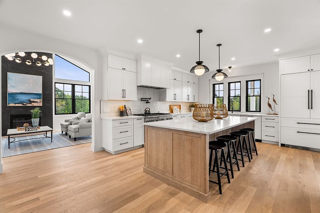 226 Atlantic St Gloucester, MA 01930 - Thumbnail 4