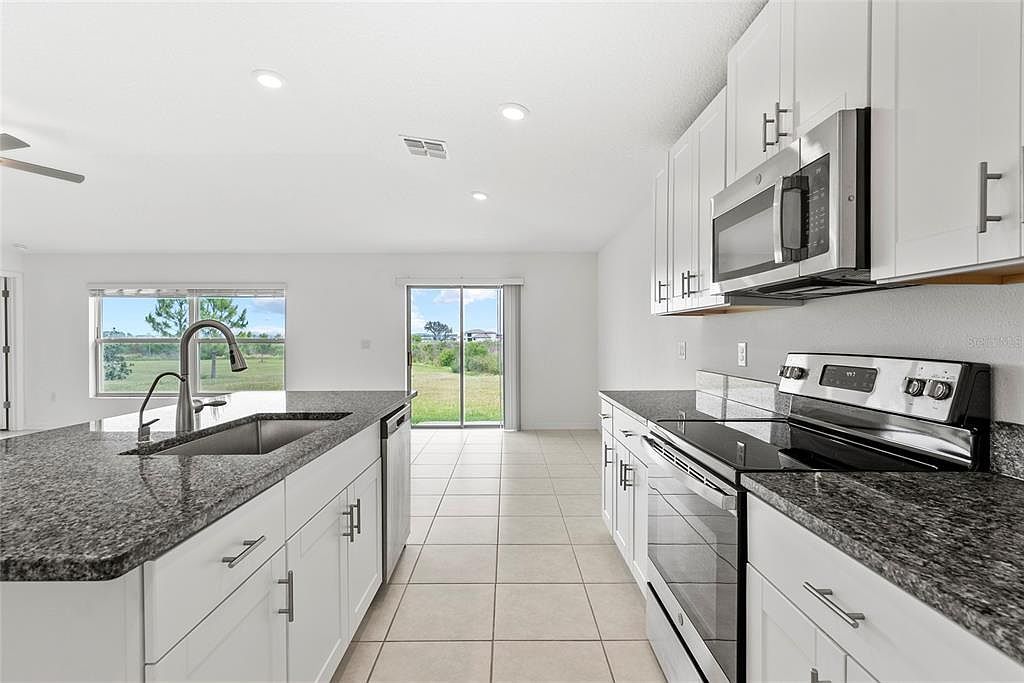 8598 Parsons Hill Blvd Wesley Chapel, FL 33545 - Thumbnail 4