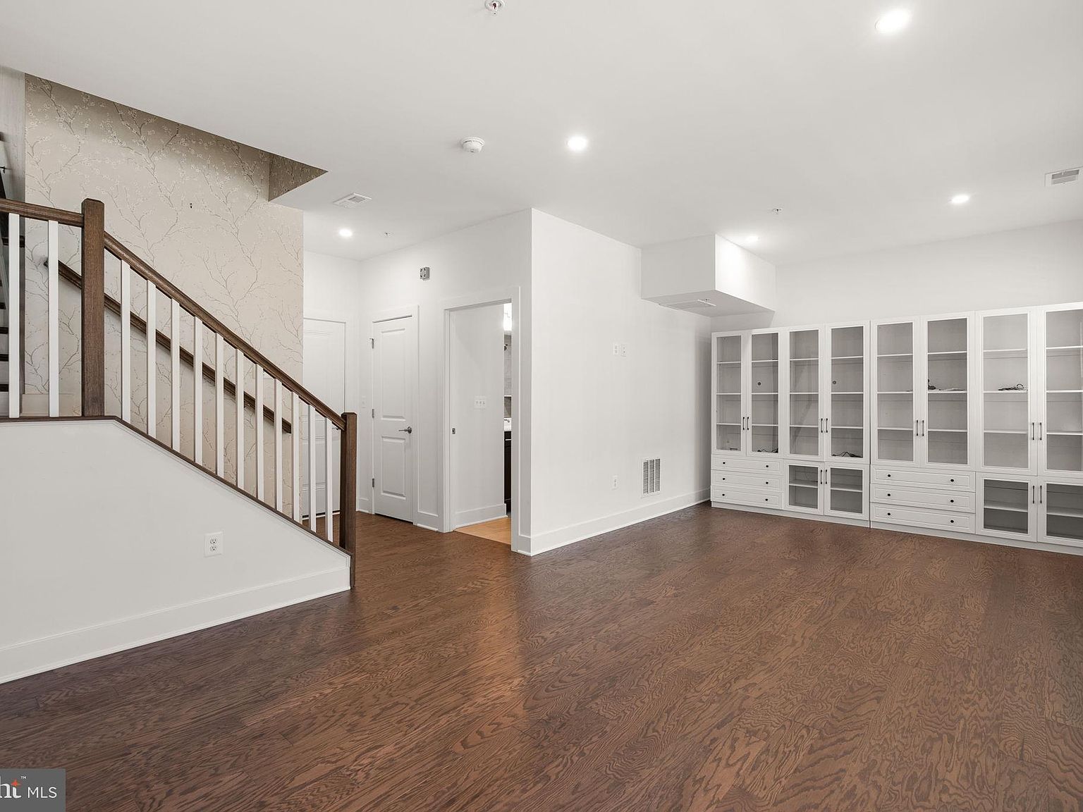 10124 Dalmatian St Rockville, MD 20850 - Thumbnail 4