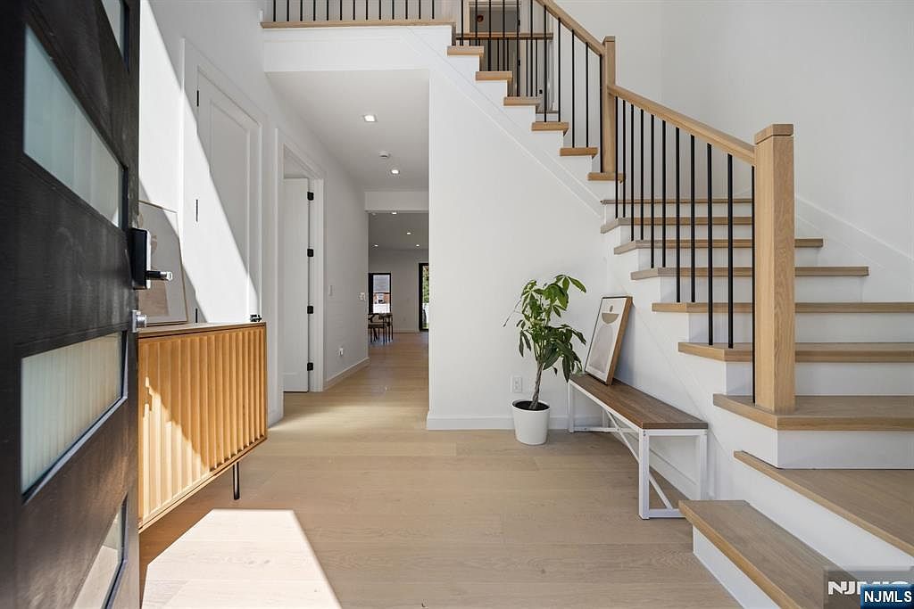 12-25 Eastern Dr Fair Lawn, NJ 07410 - Thumbnail 4