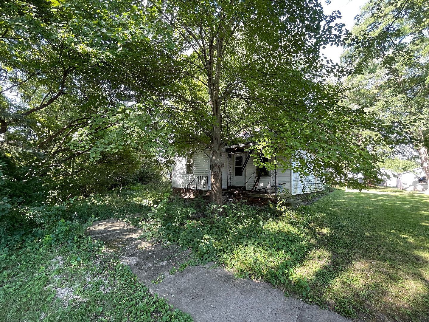 608 S Elm St Villa Grove, IL 61956 - Thumbnail 4