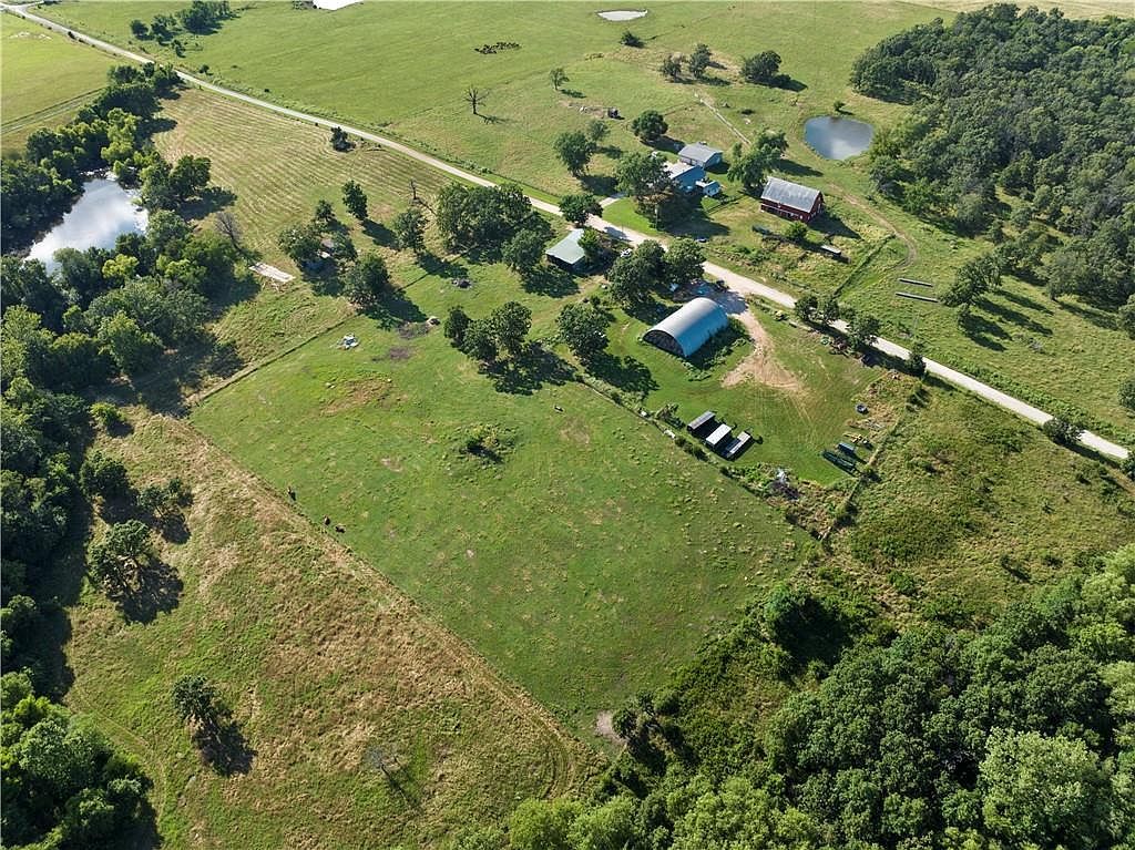 1029 NE 100th Rd Sheldon, MO 64784 - Thumbnail 4