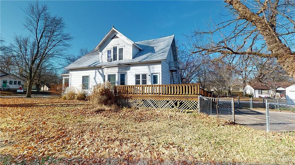 728 W Hunter St Nevada, MO 64772 - Thumbnail 4