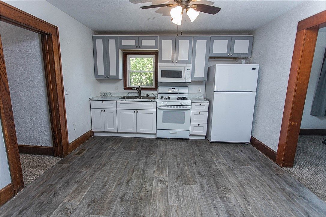 216 W 4th St Saint Elmo, IL 62458 - Thumbnail 4