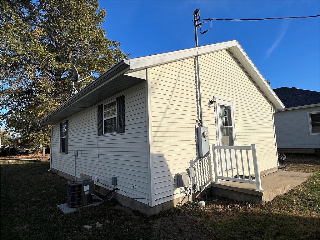 114 N Edwards St Altamont, IL 62411 - Thumbnail 4