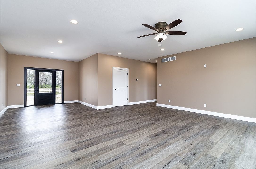 13147 N Country Club Rd Effingham, IL 62401 - Thumbnail 4